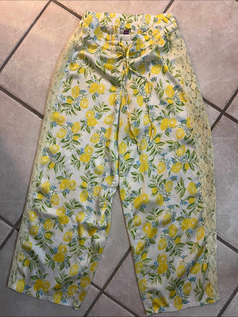 Adore Me Yellow Lemon Print Lounge Pants with Cream Base